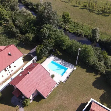 Mela Villa *